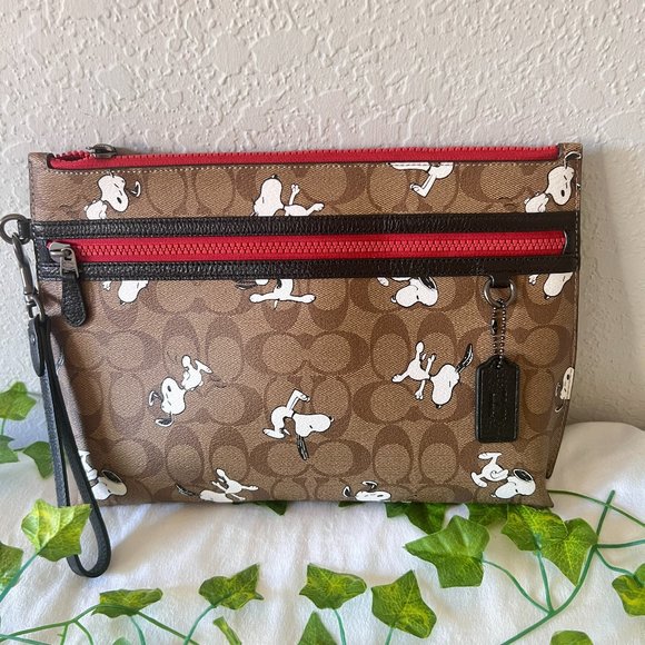 Coach X Peanuts Carryall Pouch In Signature Canvas With Snoopy Print5734